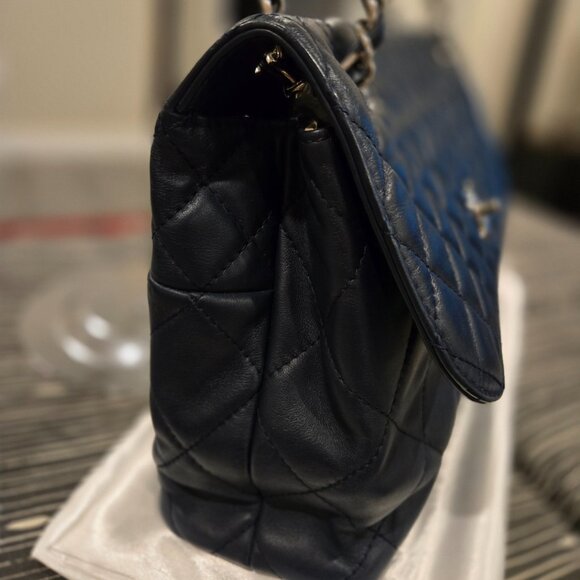 Chanel Calfskin Quilted In the Business Flap Dark Navy Blue - Picture 5 of 16